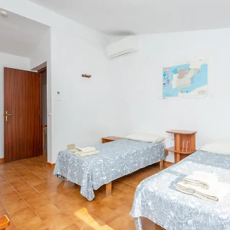 Bini Estrella Villa *